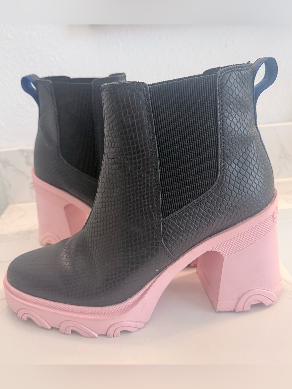Sorel Women’s Black Snakeskins Chelsea Boot with Pink Chunky Heel
